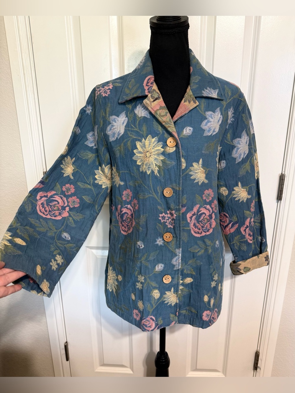 Cedar Canyon SZ M Jean Embroidered Floral Wood Front Buttons Boxy Jacket